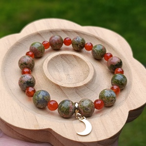 Unakit és karneol ásványkarkötő � a nőiességért, harmóniáért és belső gyógyulásért - ékszer - karkötő - ásványkarkötő - Meska.hu