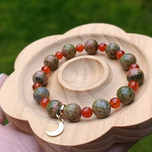 Unakit és karneol ásványkarkötő � a nőiességért, harmóniáért és belső gyógyulásért - ékszer - karkötő - ásványkarkötő - Meska.hu