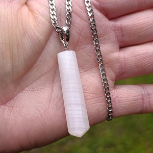 Önszeretet, gyengéd gyógyulás és szívcsakra-harmónia � mangano kalcit nyaklánc - ékszer - nyaklánc - medálos nyaklánc - Meska.hu