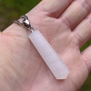 Önszeretet, gyengéd gyógyulás és szívcsakra-harmónia � mangano kalcit nyaklánc, Ékszer, Nyaklánc, Medálos nyaklánc, Ékszerkészítés, MESKA