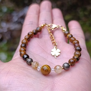 Bőségvonzó ásványkarkötő pirittel, citrinnel, tigrisszemmel és hegyikristályokkal - Meska.hu