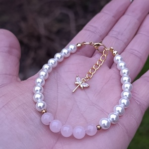 Rózsakvarc és kagylógyöngy kapcsos karkötő szitakötő medállal - Meska.hu