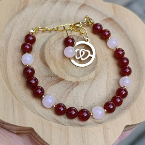 Karneol és rózsakvarc ásványkarkötő szív medállal - Meska.hu