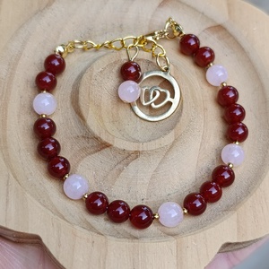 Karneol és rózsakvarc ásványkarkötő szív medállal - ékszer - karkötő - ásványkarkötő - Meska.hu