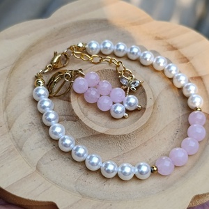 Rózsakvarc és kagylógyöngy kapcsos karkötő szitakötő medállal - ékszer - karkötő - ásványkarkötő - Meska.hu