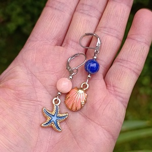 Fülbevaló lapis lazulival, rózsaszín jádeval, kagyló és tengericsillag dísszel - ékszer - fülbevaló - lógó fülbevaló - Meska.hu