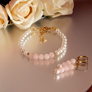 Rózsakvarc és kagylógyöngy kapcsos karkötő szitakötő medállal - ékszer - karkötő - ásványkarkötő - Meska.hu