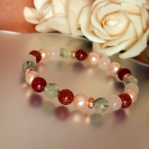 Ölelés ásványkarkötő prehnittel, eperkvarccal, rózsakvarccal és kagylóhéjjal - ékszer - karkötő - ásványkarkötő - Meska.hu