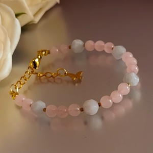 Akvamarin és rózsakvarc - harmónia - nyitottság - kapcsolódás - ékszer - karkötő - ásványkarkötő - Meska.hu