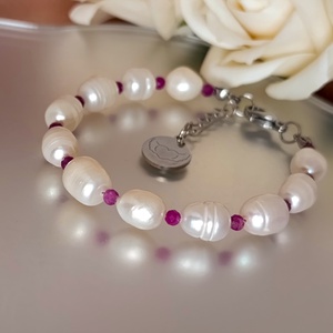 Édesvízi gyöngy és rubin kapcsos női ásványkarkötő szív medállal, Ékszer, Karkötő, Ásványkarkötő, Ékszerkészítés, MESKA
