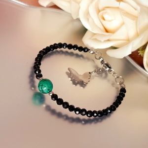 Fekete spinell karkötő azurit-malachittal, pillangó medállal - ékszer - karkötő - ásványkarkötő - Meska.hu