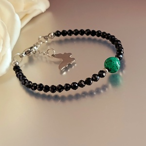 Fekete spinell karkötő azurit-malachittal, pillangó medállal - ékszer - karkötő - ásványkarkötő - Meska.hu