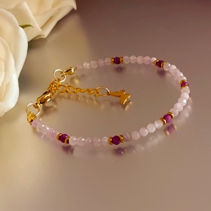 Kunzit rubinnal az önazonosságért, a szívtér nyitásáért és belső erőért  - ékszer - karkötő - ásványkarkötő - Meska.hu