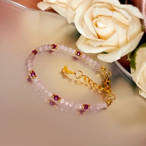 Kunzit rubinnal az önazonosságért, a szívtér nyitásáért és belső erőért  - ékszer - karkötő - ásványkarkötő - Meska.hu