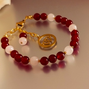 Karneol és rózsakvarc ásványkarkötő szív medállal - ékszer - karkötő - ásványkarkötő - Meska.hu