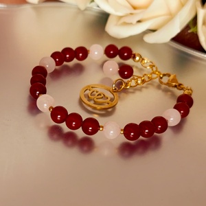 Karneol és rózsakvarc ásványkarkötő szív medállal - ékszer - karkötő - ásványkarkötő - Meska.hu