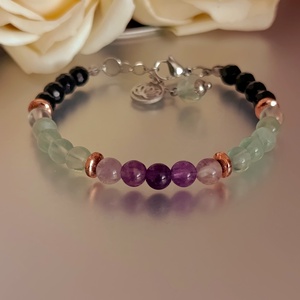 Védelmező fekete turmalin és fluorit ásványkarkötő Lótusz medállal, Ékszer, Karkötő, Ásványkarkötő, Ékszerkészítés, MESKA