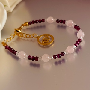 Gránát, rózsakvarc és hegyikristály kapcsos ásványkarkötő szív medállal - ékszer - karkötő - ásványkarkötő - Meska.hu