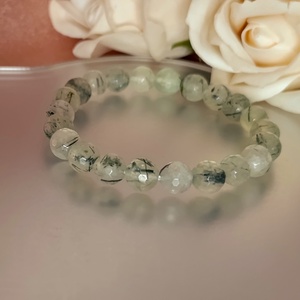 Prehnit ásvány karkötő - a gyógyítók ásványa - ékszer - karkötő - ásványkarkötő - Meska.hu