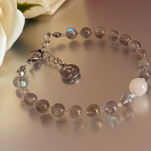 AA minőségű labradorit, hegyikristály és holdkő kapcsos ásványkarkötő Lótusz medállal - ékszer - karkötő - ásványkarkötő - Meska.hu