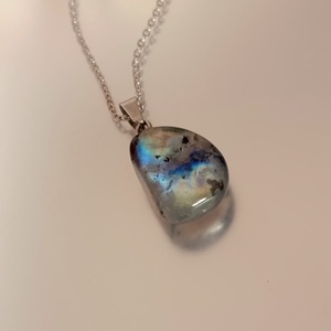 Labradorit medál nemesacél nyakláncon - ékszer - nyaklánc - medálos nyaklánc - Meska.hu