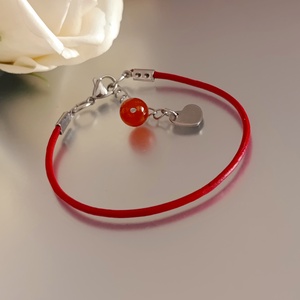 Hengerbőr kapcsos karkötő karneollal és szív medállal, Ékszer, Karkötő, Ásványkarkötő, Ékszerkészítés, MESKA