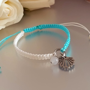 Csomózott nyári karkötő akvamarinnal és kagyló medállal, Ékszer, Karkötő, Fonott karkötő, Csomózás, Ékszerkészítés, MESKA