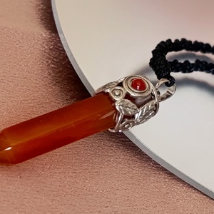 Karneol csúcsmedál nyaklánc - ékszer - nyaklánc - hosszú nyaklánc - Meska.hu