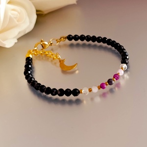 Védelem - belső erő - tiszta tudat � spinell, rubin, zafír, kunzit és hegyikristály karkötő hold medállal - ékszer - karkötő - ásványkarkötő - Meska.hu