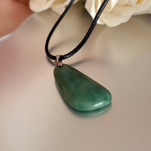 Nyújtott csepp alakú zöld jáde nyaklánc, Ékszer, Nyaklánc, Medálos nyaklánc, Ékszerkészítés, MESKA