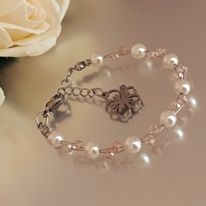 Ballagásra - kagylóhéj és rózsaszín üveggyöngy karkötő virág medállal - ékszer - karkötő - lánc karkötő - Meska.hu