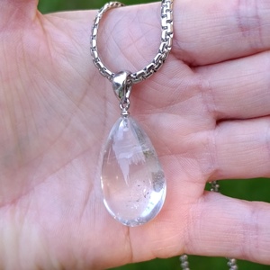 AA minőségű csepp alakú hegyikristály medál nemesacél láncon - ékszer - nyaklánc - medálos nyaklánc - Meska.hu