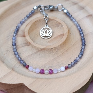 Átalakulás - spirituális fejlődés - tanzanit, hegyikristály, rubin, kunzit és gránát ásványkarkötő  - ékszer - karkötő - ásványkarkötő - Meska.hu