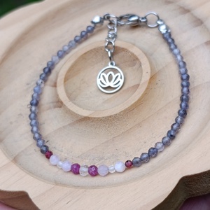 Átalakulás - spirituális fejlődés - tanzanit, hegyikristály, rubin, kunzit és gránát ásványkarkötő  - ékszer - karkötő - ásványkarkötő - Meska.hu