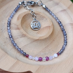 Átalakulás - spirituális fejlődés - tanzanit, hegyikristály, rubin, kunzit és gránát ásványkarkötő  - ékszer - karkötő - ásványkarkötő - Meska.hu