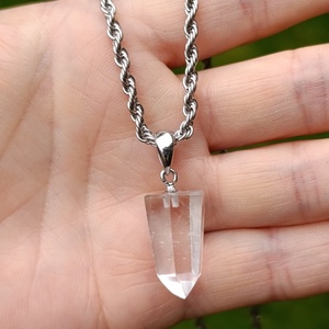 Hegyikristály csúcsmedál nemesacél láncon, Ékszer, Nyaklánc, Medálos nyaklánc, Ékszerkészítés, MESKA