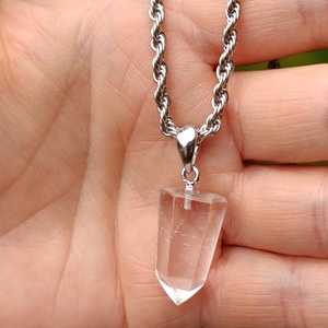 Hegyikristály csúcsmedál nemesacél láncon - ékszer - nyaklánc - medálos nyaklánc - Meska.hu