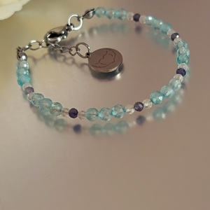 Kék topáz, tanzanit és hegyikristály ásványkarkötő szív medállal - ékszer - karkötő - ásványkarkötő - Meska.hu