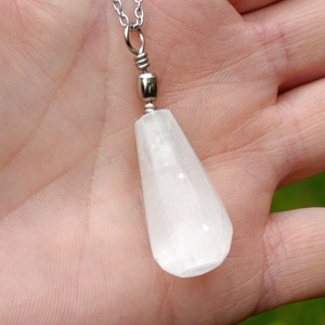 Csepp alakú szelenit medál nemesacél láncon - Meska.hu