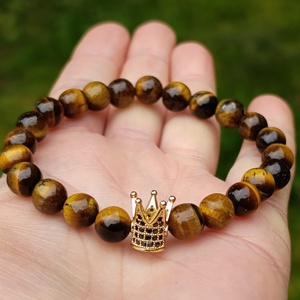 Bőség - fókusz - földelés A minőségű tigrisszem karkötő korona dísszel - ékszer - karkötő - ásványkarkötő - Meska.hu