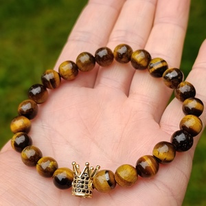 Bőség - fókusz - földelés A minőségű tigrisszem karkötő korona dísszel - ékszer - karkötő - ásványkarkötő - Meska.hu