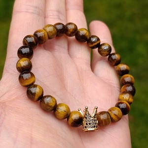Bőség - fókusz - földelés A minőségű tigrisszem karkötő korona dísszel - Meska.hu