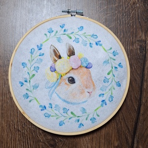 Húsvéti nyuszi mintás filc fali kép fali dísz hímzőkeretben - otthon & életmód - dekoráció - fali és függő dekoráció - falra akasztható dekor - Meska.hu