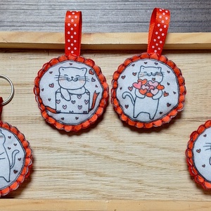 Filc szerelmes cicák kulcstartó , táskadísz, függődísz - táska & tok - kulcstartó & táskadísz - kulcstartó - Meska.hu