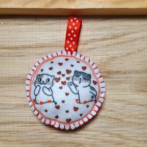 Filc szerelmes cicák kulcstartó , táskadísz, függődísz - táska & tok - kulcstartó & táskadísz - kulcstartó - Meska.hu