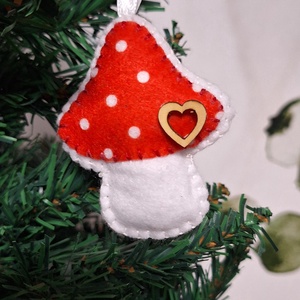 Filc karácsonyfa díszek, karácsonyi, téli gomba fa dekorral. - karácsony - karácsonyi lakásdekoráció - karácsonyfadíszek - Meska.hu