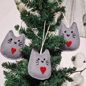 Gyapjú filc cica, macska - karácsony - karácsonyi lakásdekoráció - karácsonyfadíszek - Meska.hu