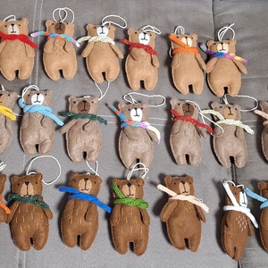 Filc maci, macik - otthon & életmód - dekoráció - fali és függő dekoráció - függődísz - Meska.hu