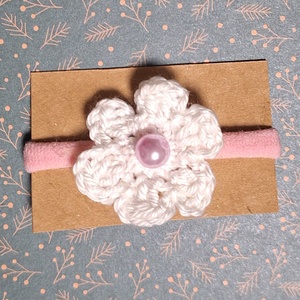 Hajgumi horgolt  virággal, masnival vagy pillangóval. - ruha & divat - hajdísz & hajcsat - hajgumi - Meska.hu