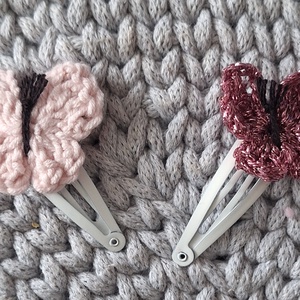 Hajcsat horgolt  virággal,  masnival, pillangóval..  - ruha & divat - hajdísz & hajcsat - hajdísz - Meska.hu